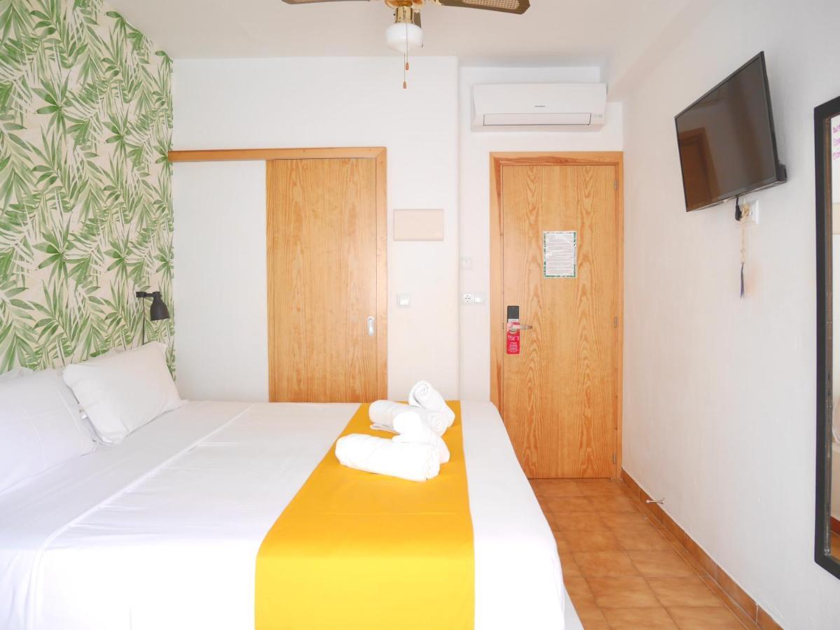 Nanit Rooms Ibiza Hostal Santa Eulària des Riu Δωμάτιο φωτογραφία