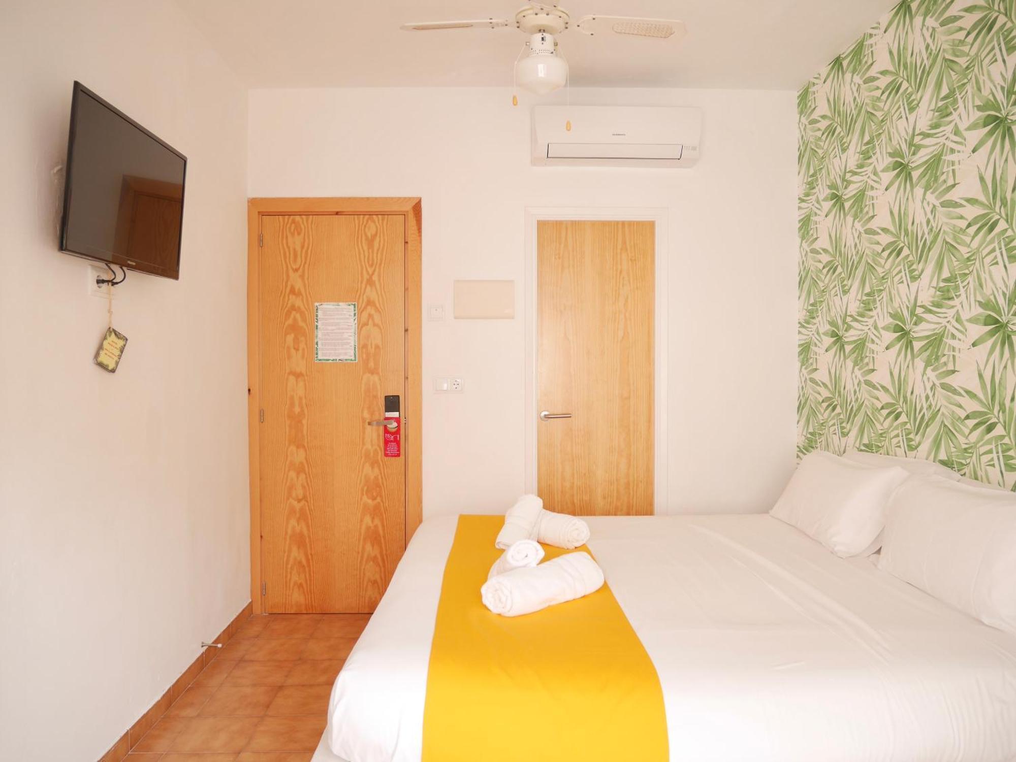 Nanit Rooms Ibiza Hostal Santa Eulària des Riu Δωμάτιο φωτογραφία