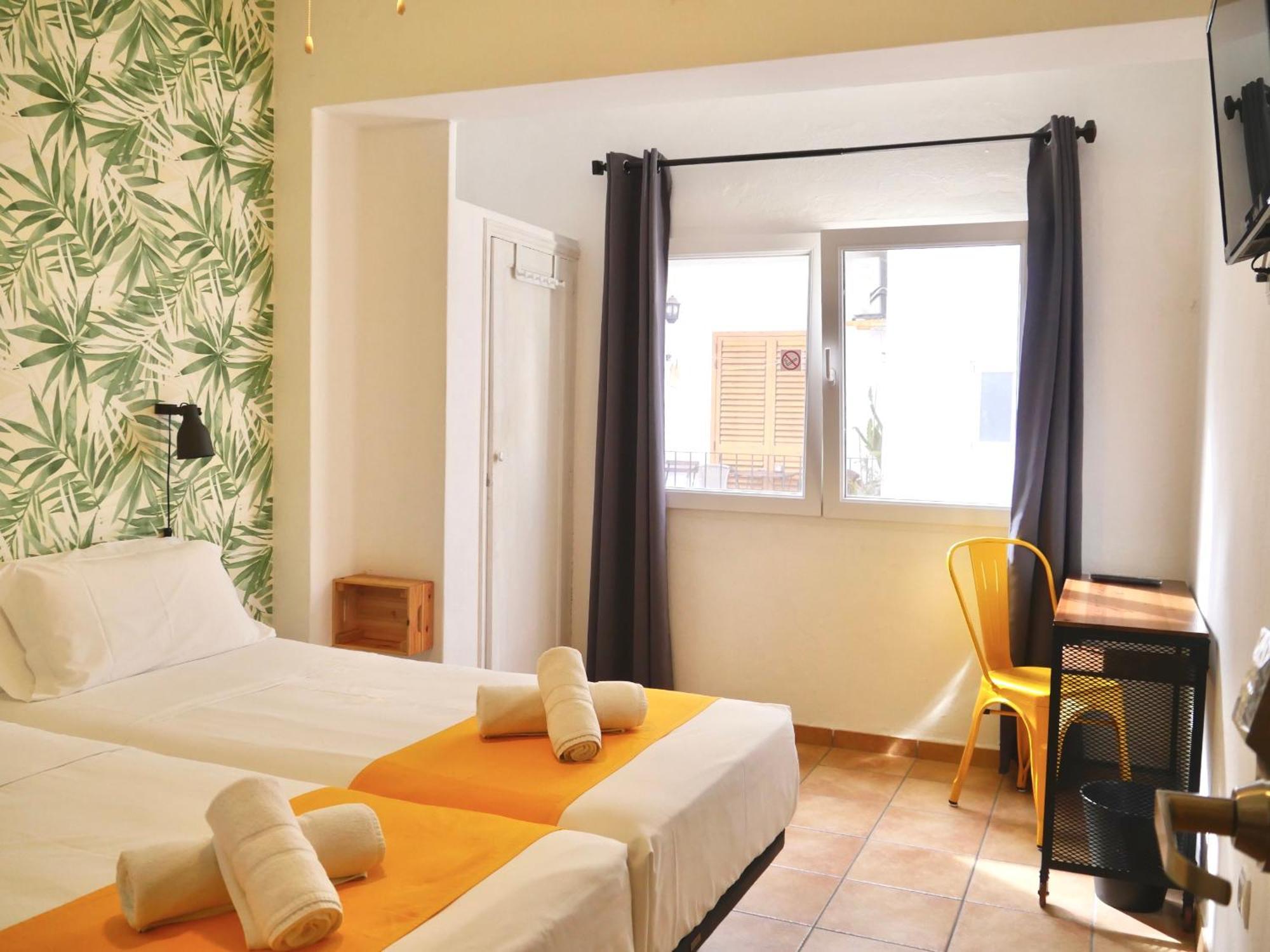 Nanit Rooms Ibiza Hostal Santa Eulària des Riu Εξωτερικό φωτογραφία